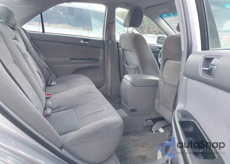 2005 Toyota Camry Le z USA, uszkodzony, nr VIN 4T1BE32K45U505125